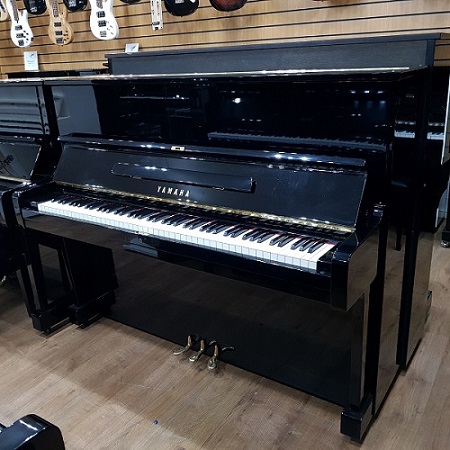 YAMAHA U1 二手钢琴，黑色，高度1.21m